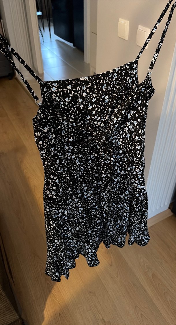 Siyah Çiçekli Mini Askılı Kadın Elbise - Görsel 2
