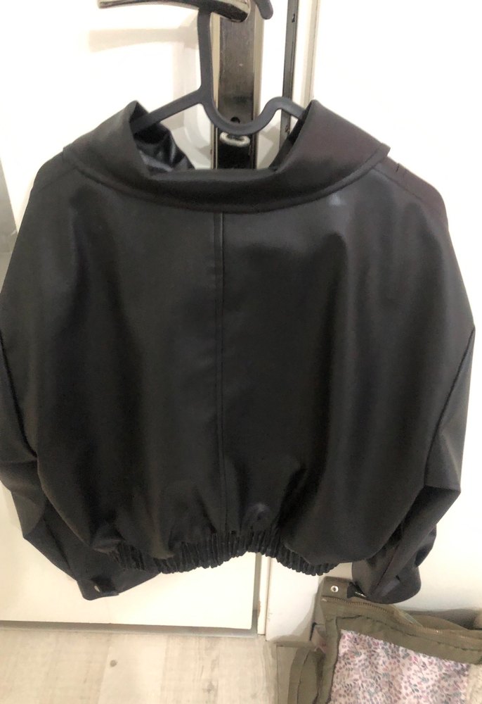 Siyah Yüksek Yakalı Fermuarlı Deri Ceket - Görsel 2