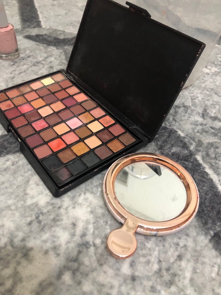 Çok Renkli Makyaj Ürünleri Seti - Görsel 5