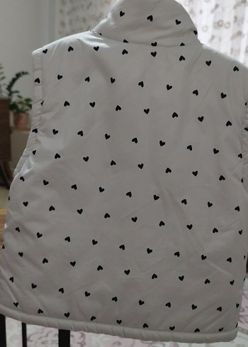 Kız Çocuk Siyah Kalp Desenli Beyaz Yelek - Görsel 2