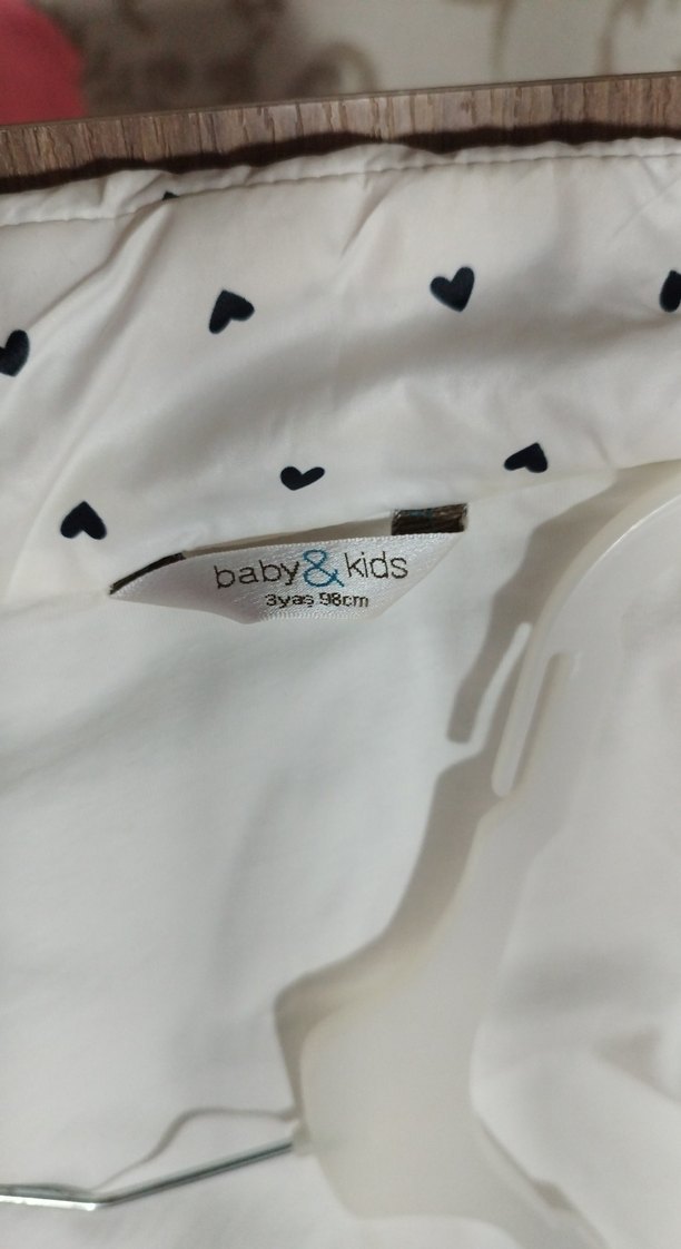 Kız Çocuk Siyah Kalp Desenli Beyaz Yelek - Görsel 3