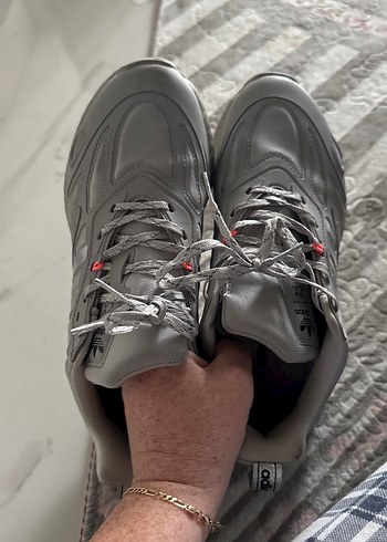 Gri Bağcıklı Kadın Spor Ayakkabısı adidas