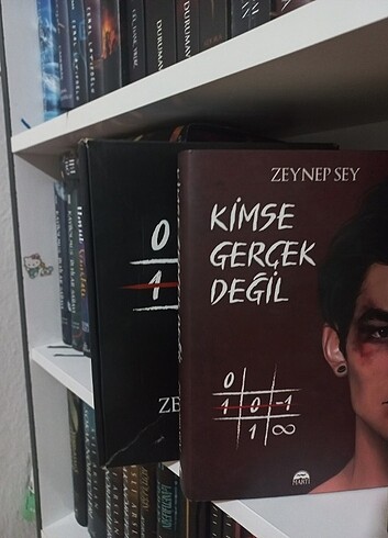 Kimse gercek değil 