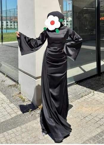 Uzun Siyah Saten Kadın Abiye Elbise
