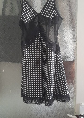 Puantiye Desenli Siyah Strappy Midi Gecelik