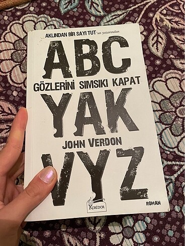 Gözlerini sımsıkı kapat