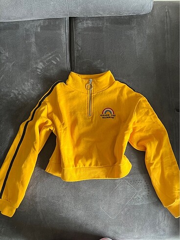 H&M crop sweatshirt