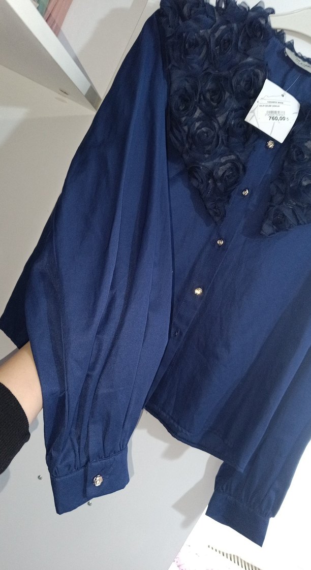 Düğmeli, Nakışlı, Uzun Kollu Mavi Kadın Gömlek - Görsel 4