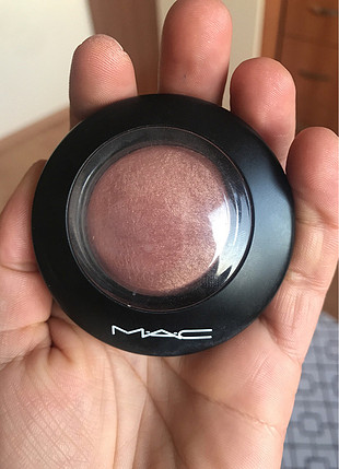 MAC Love joy renginde allık