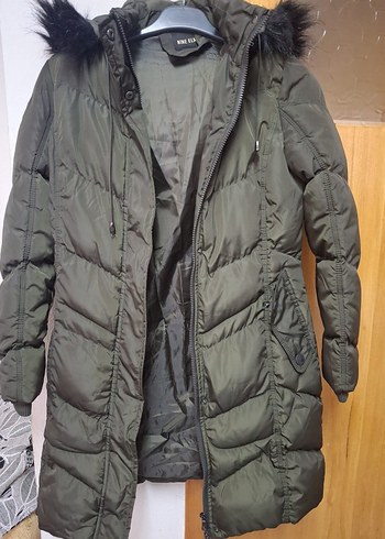 Pull and Bear Kadın Haki Kapüşonlu Kışlık Mont