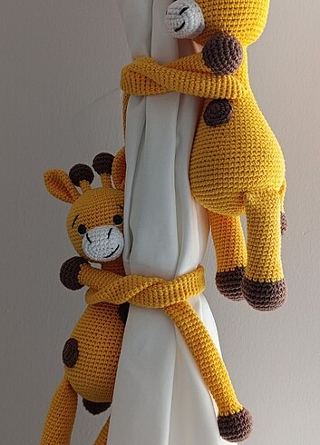 amigurumi zürafa perde tutucu