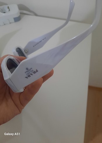 Minimalist Beyaz Kadın Güneş Gözlüğü - Görsel 8