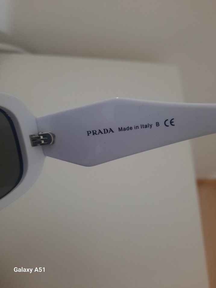 Minimalist Beyaz Kadın Güneş Gözlüğü - Görsel 2