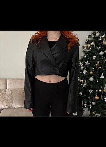 Pull and Bear Pull and bear deri kısa blazer deri ceket