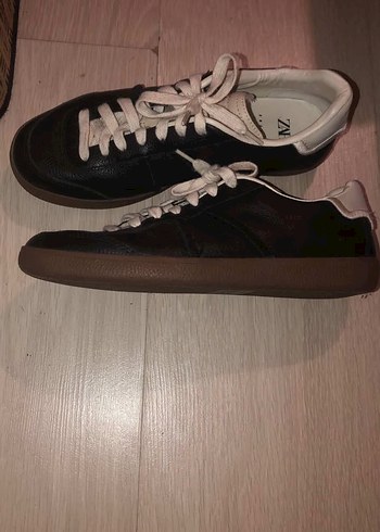 37 Beden Zara Siyah Bağcıklı Kadın Spor ayyakabı hic giyilmedi