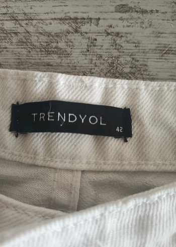 Trendyol & Milla Beyaz Loose Fit Yırtık Midi Kot Pantolon