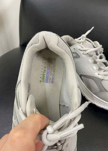 37 Beden beyaz Renk Skechers 37 orjinal
