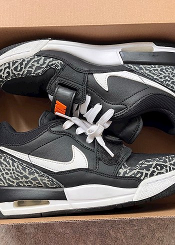 Nike Siyah Gri Yılan Desenli Basketbol Ayakkabısı - Görsel 2