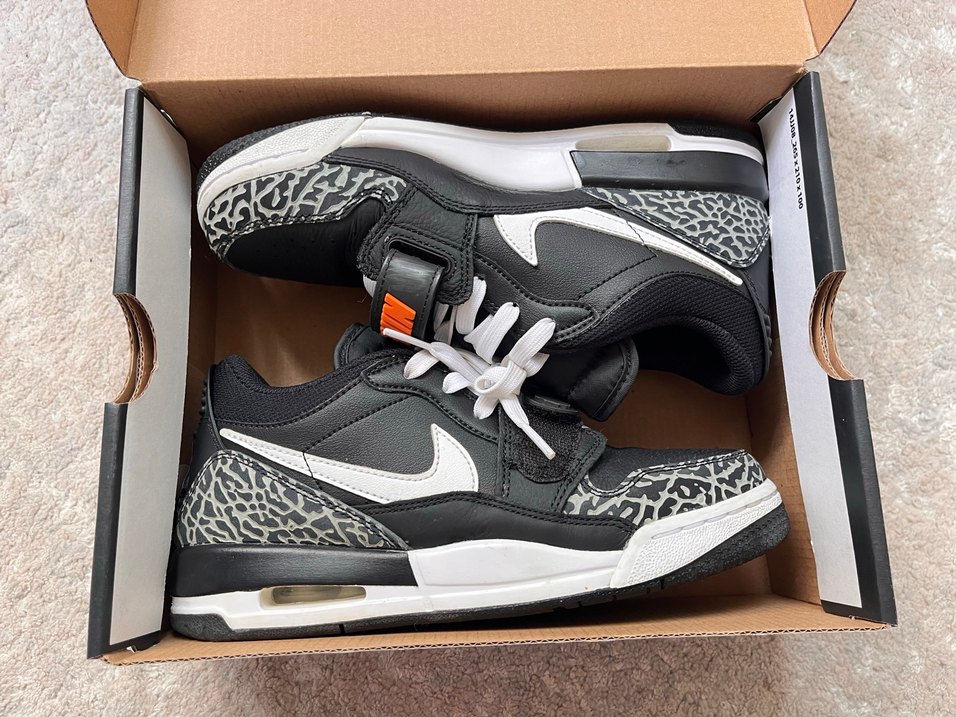 Nike Siyah Gri Yılan Desenli Basketbol Ayakkabısı - Görsel 2