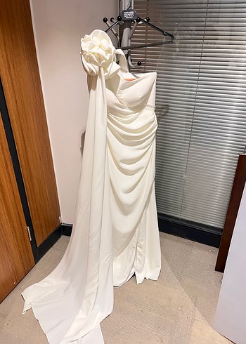 Beyaz Drapeli Nişan Elbisesi - Görsel 6