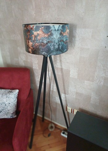 Çok Renkli Tripod Lambader