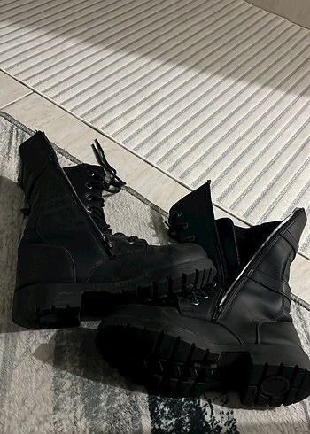 Kemerli Siyah Deri Gotik Kadın Botları - Görsel 3