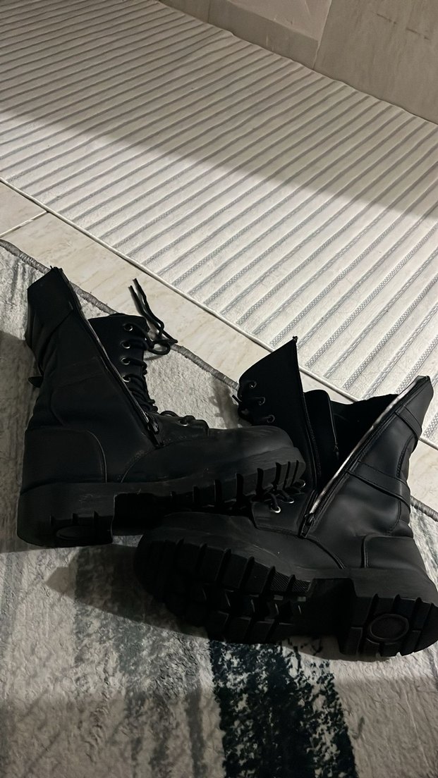 Kemerli Siyah Deri Gotik Kadın Botları - Görsel 3