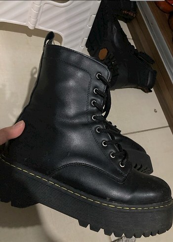 37 Beden Siyah Kamuflaj Desenli Bağcıklı Platform Kadın Bot