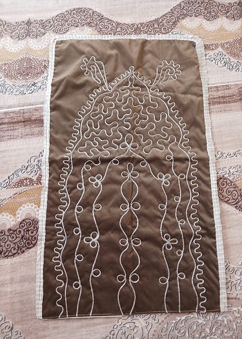 Kahverengi İşlemeli El İşi seccade