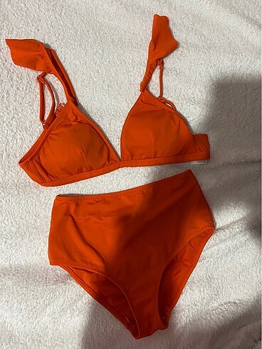 Turuncu bikini