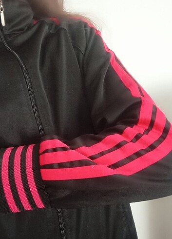 10 Yaş Beden Adidas orjinal neon pembe siyah hırka fermuarlı 