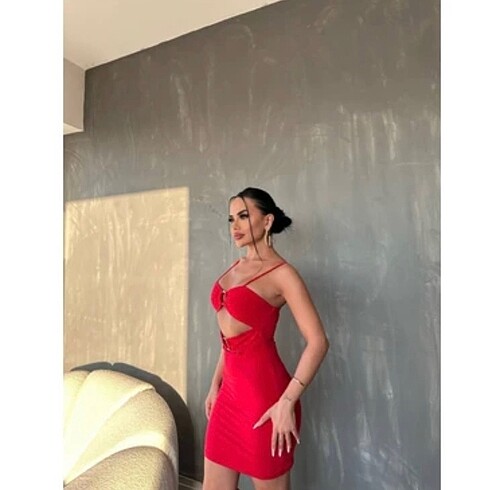 Bel detaylı kırmızı elbise
