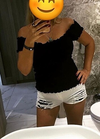 Yırtık model şort