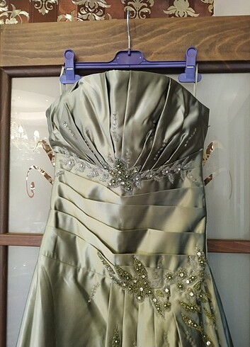 Yeşil saten straplez  işlemeli kuyruklu 38 beden kuyruklu tuvale - Görsel 10