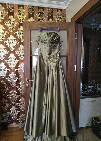 Yeşil saten straplez  işlemeli kuyruklu 38 beden kuyruklu tuvale - Görsel 11