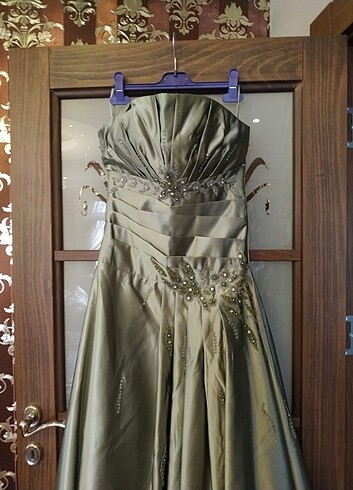 Yeşil saten straplez  işlemeli kuyruklu 38 beden kuyruklu tuvale - Görsel 12