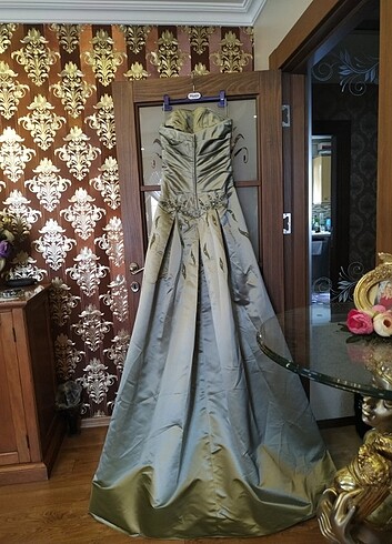 Yeşil saten straplez  işlemeli kuyruklu 38 beden kuyruklu tuvale - Görsel 13