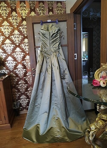 Yeşil saten straplez  işlemeli kuyruklu 38 beden kuyruklu tuvale - Görsel 14