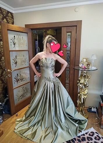 Yeşil saten straplez  işlemeli kuyruklu 38 beden kuyruklu tuvale - Görsel 2