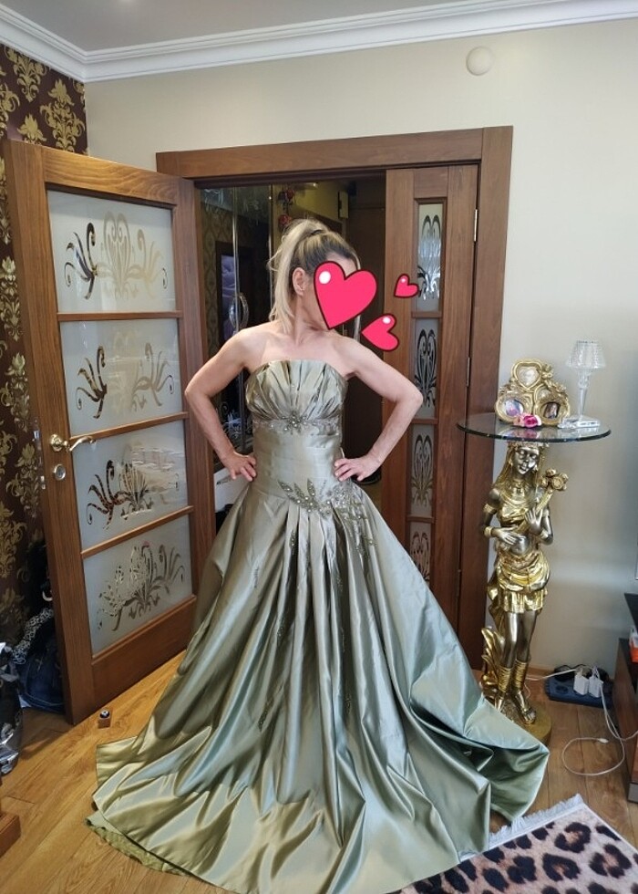 Yeşil saten straplez  işlemeli kuyruklu 38 beden kuyruklu tuvale - Görsel 2