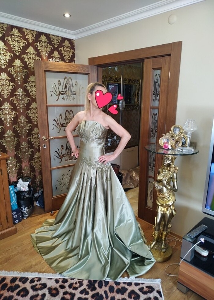 Yeşil saten straplez  işlemeli kuyruklu 38 beden kuyruklu tuvale - Görsel 3