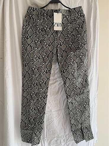 Zara Zara yılan desenli deri pantolon