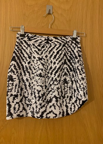 34 Beden ILÂ MARKA Zebra Desenli Kısa Pilili Mini Etek