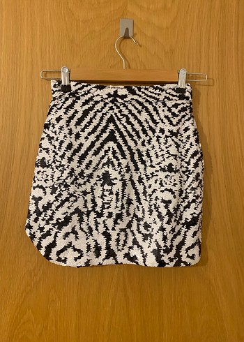 34 Beden siyah Renk ILÂ MARKA Zebra Desenli Kısa Pilili Mini Etek