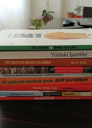 8 Kitap +Eşarp