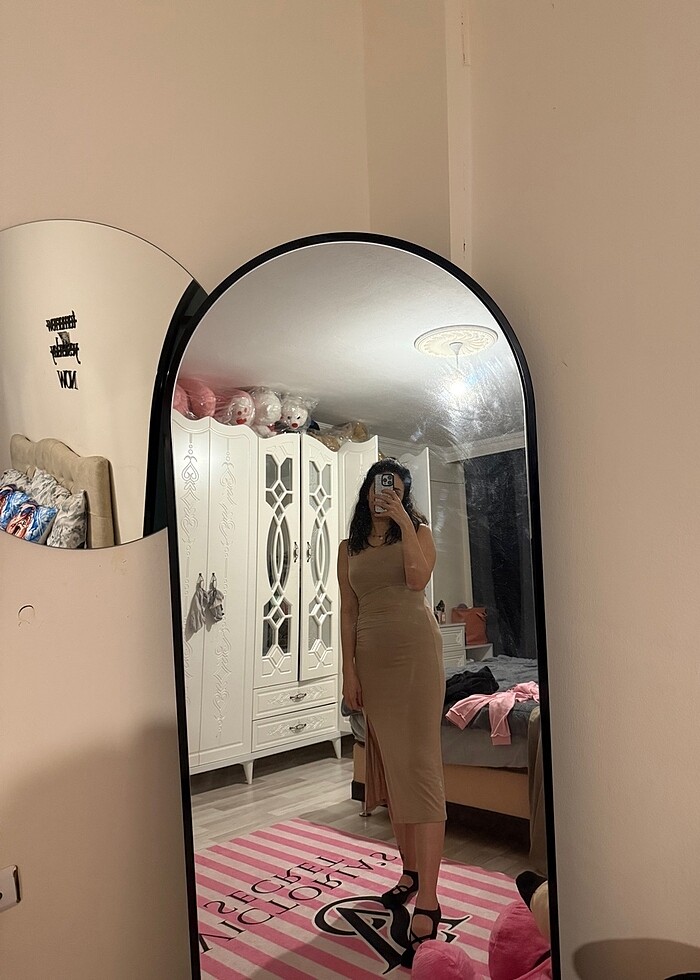 Vücudu saran elbise - Görsel 3