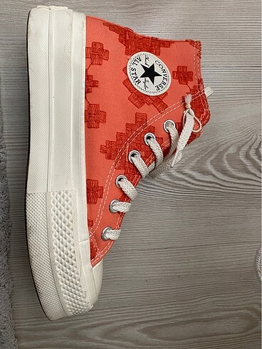 36 Beden turuncu Renk Converse ayakkabı