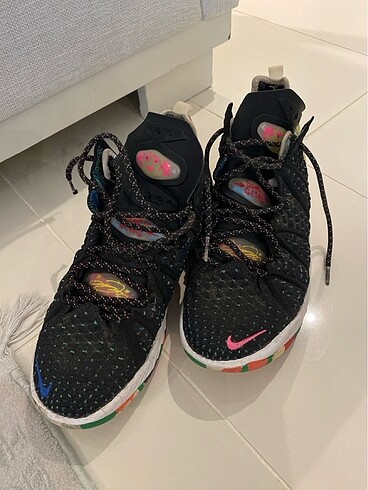 Nike Lebron 18 basketbol