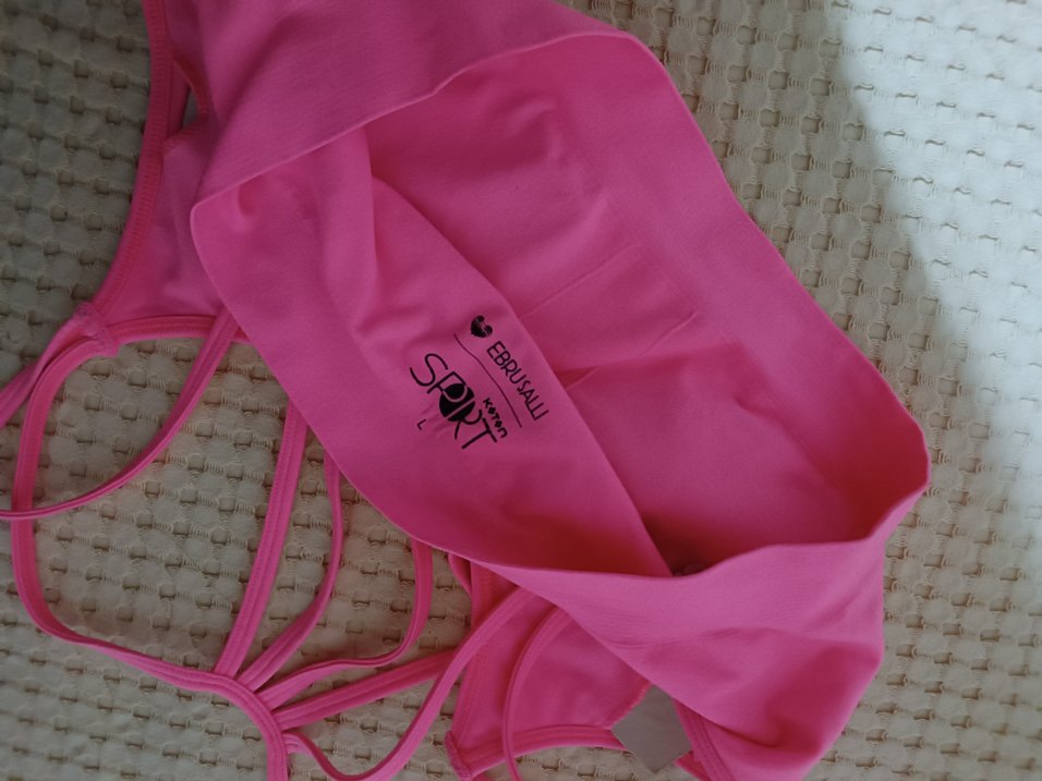 Pembe sporcu atleti - Görsel 3