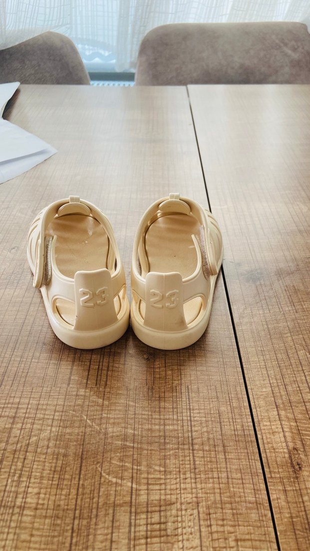 İgor bej sandalet 23 numara - Görsel 3